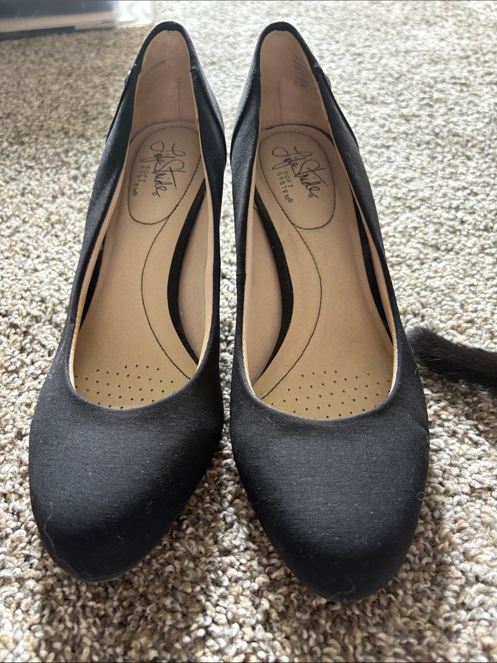 Life Stride Black Women's Rounded Toe Pumps